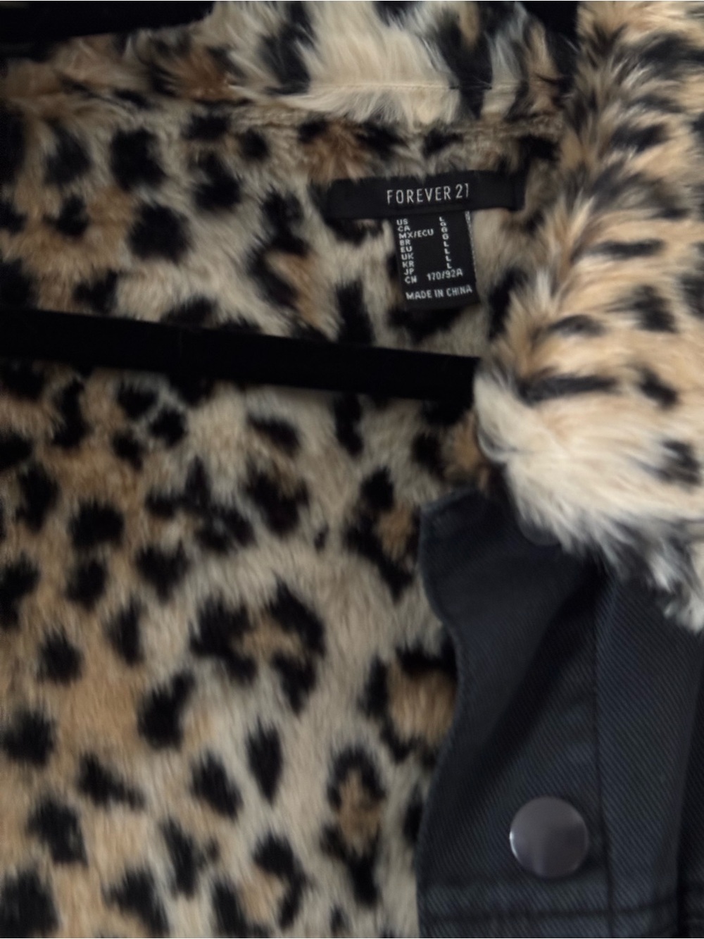 Black Denim Jacket with Leopard Faux-Fur Trim and Lining - Picture 3 of 4